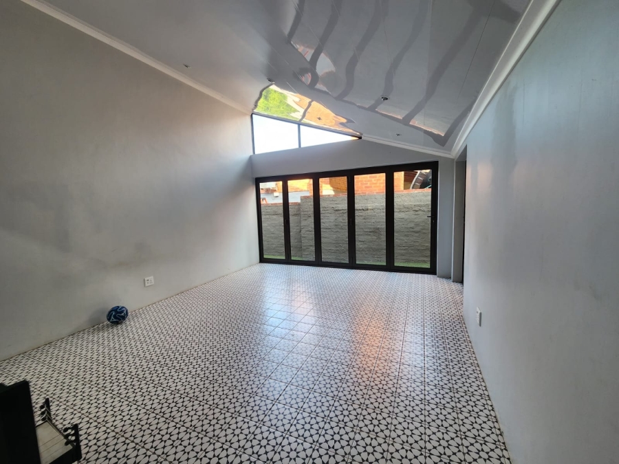 4 Bedroom Property for Sale in Waterval East North West